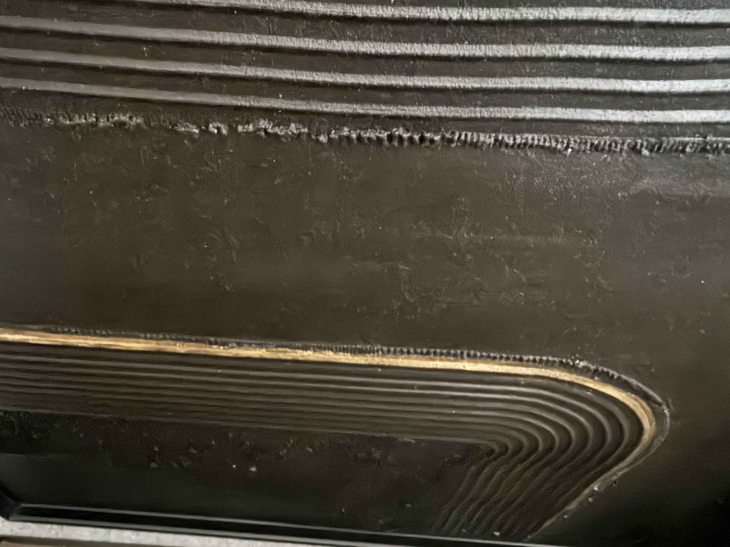 Suur 60x90 cm struktuurne akrüülmaal Black and Gold Edition. Mustal taustal reljeefne kuldne muster.