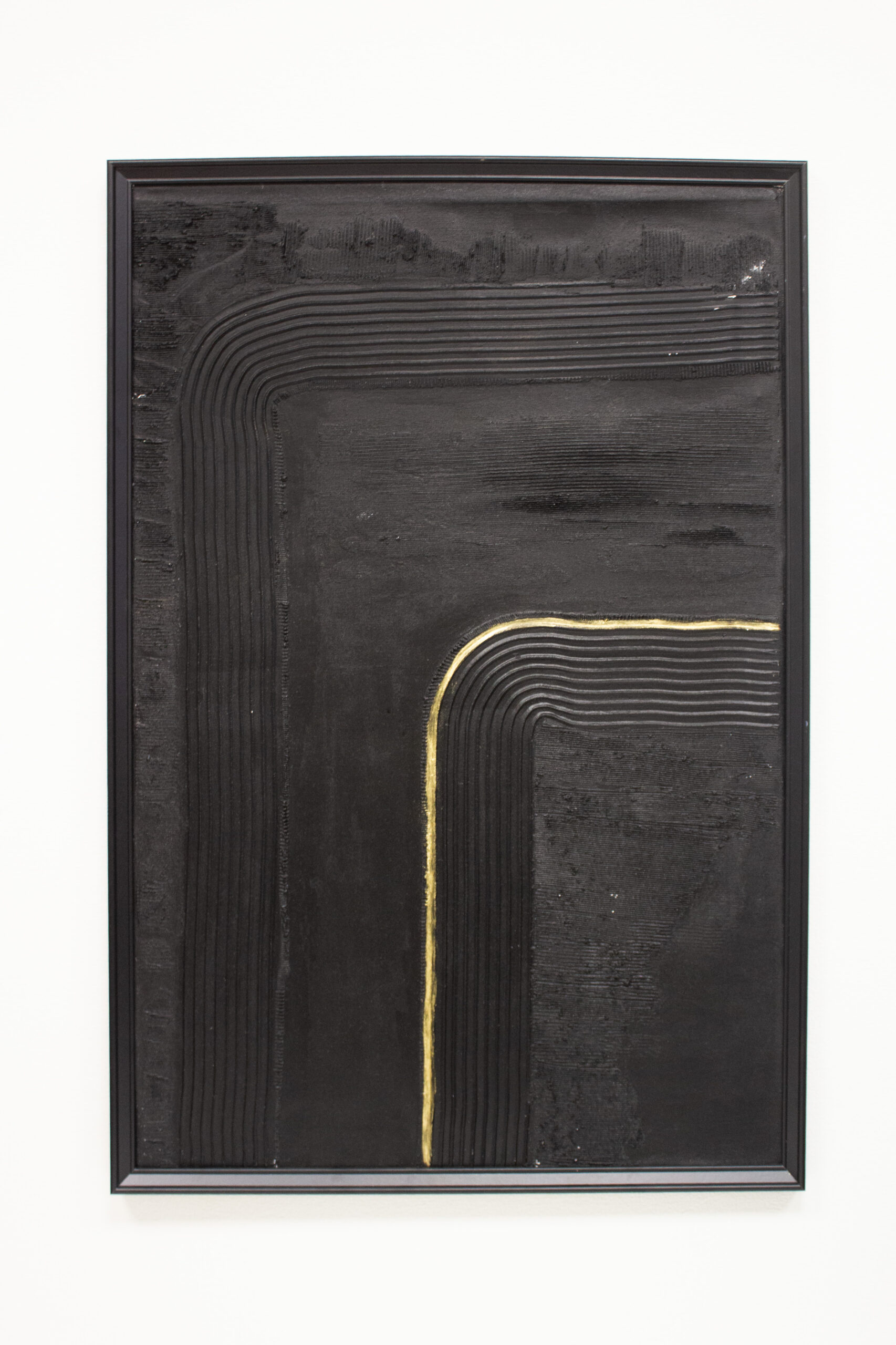 Suur 60x90 cm struktuurne akrüülmaal Black and Gold Edition. Mustal taustal reljeefne kuldne muster.
