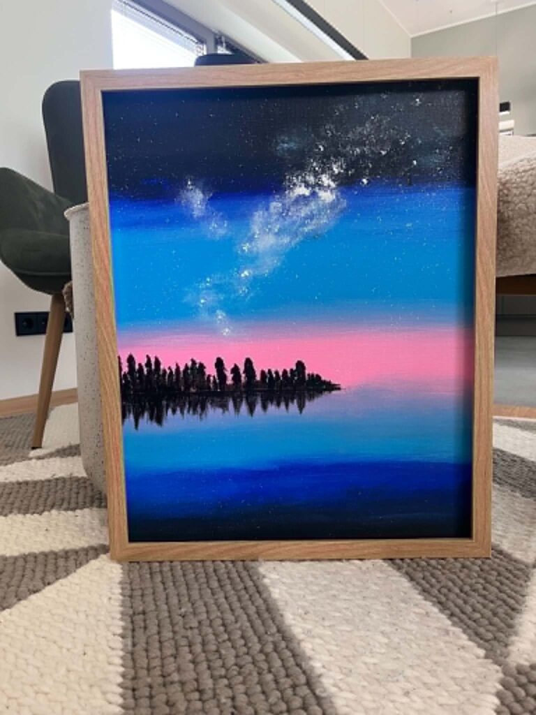 Akrüülmaal, mis kujutab öist tähistaevast puude kohal, nende ees peegelduv vesi ja taevas Milky Way - the flos edit.