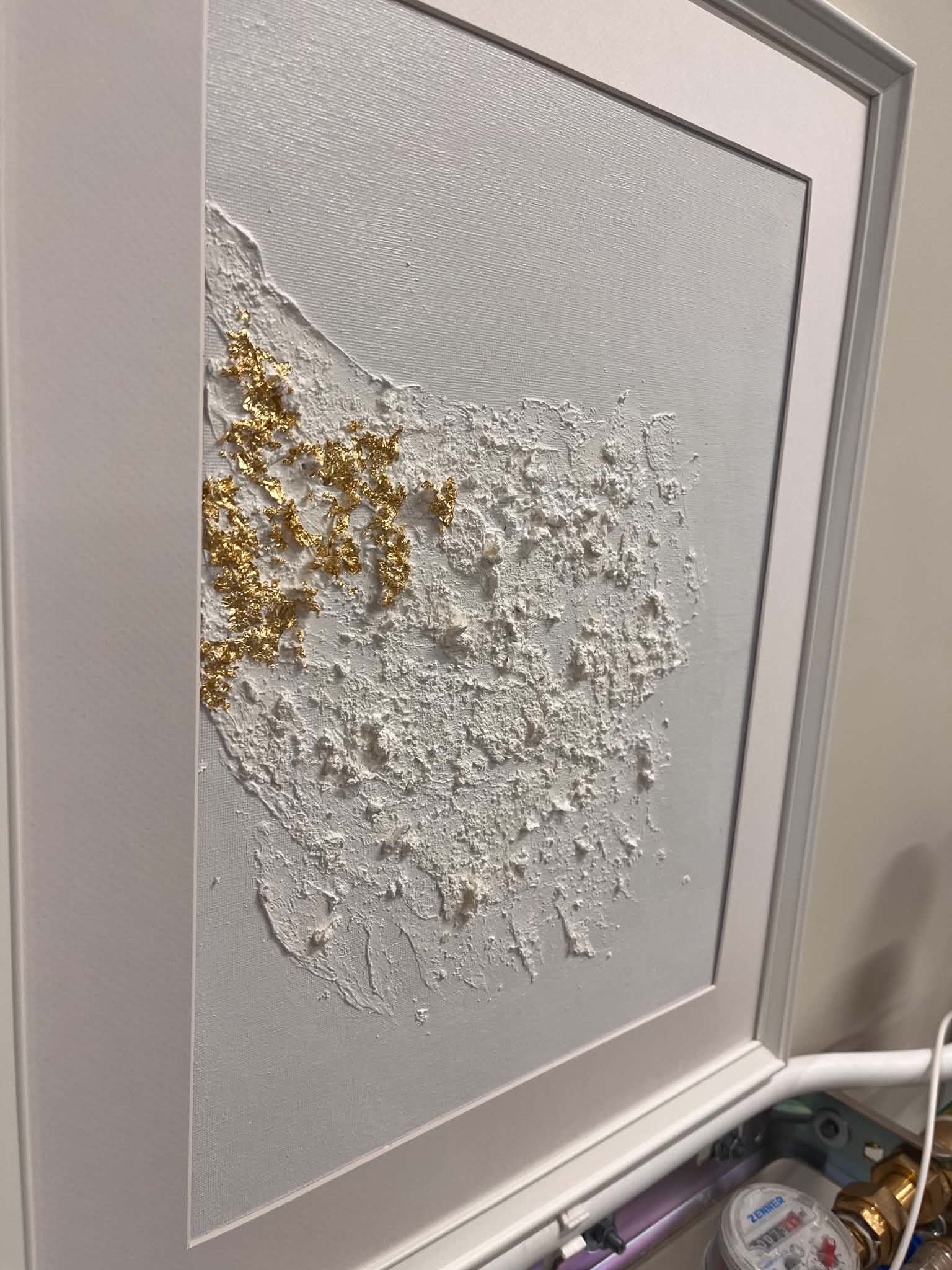 Eritellimusel valminud struktuurne abstraktne maal elutoas - the flos edit.