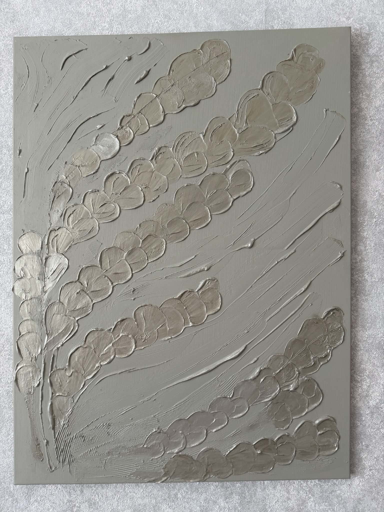 Hõbedasel aasal tuule käes võbelemas õrnad lilled Hõbedased sosinad / Silver Whispers - the flos edit.