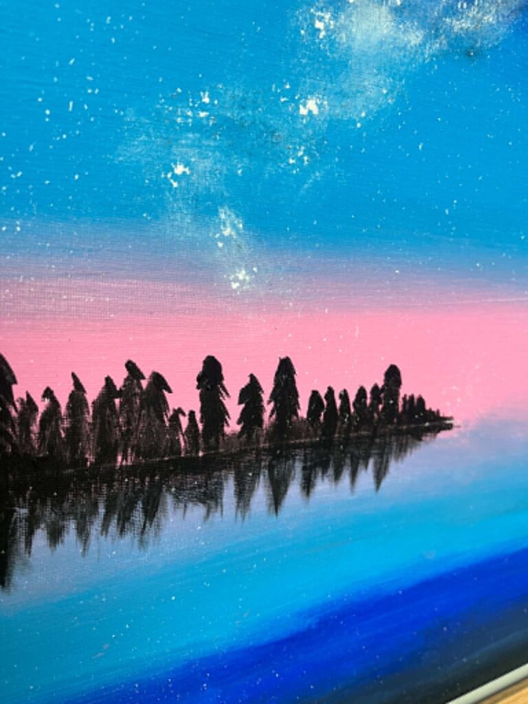 Akrüülmaal, mis kujutab öist tähistaevast puude kohal, nende ees peegelduv vesi ja taevas Milky Way - the flos edit.