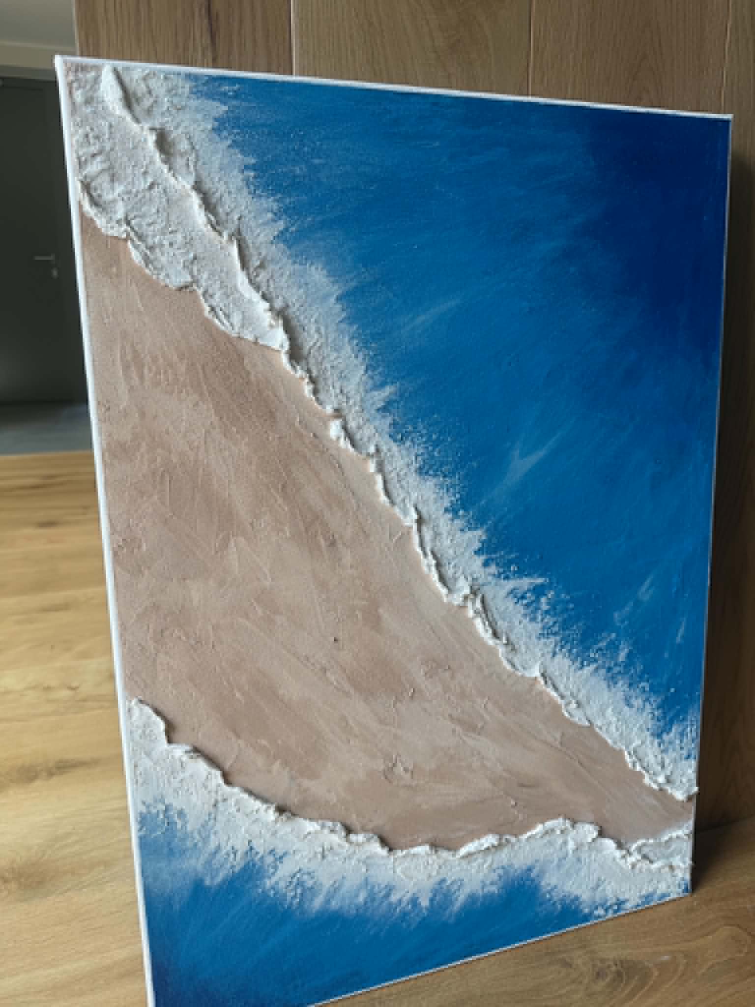 Struktuurne akrüülmaal lõuendpapil "Sandy Beach". Kujutatud sinist vett, pruuni liivaranda ja ühte valget vahust veeriba - the flos edit.